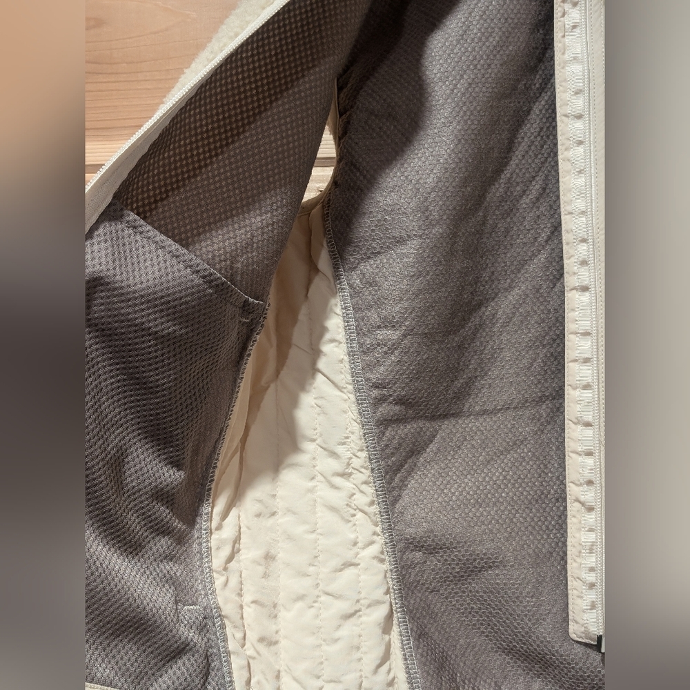 Patagonia Cream Fleece Vest - Picture 5 of 5